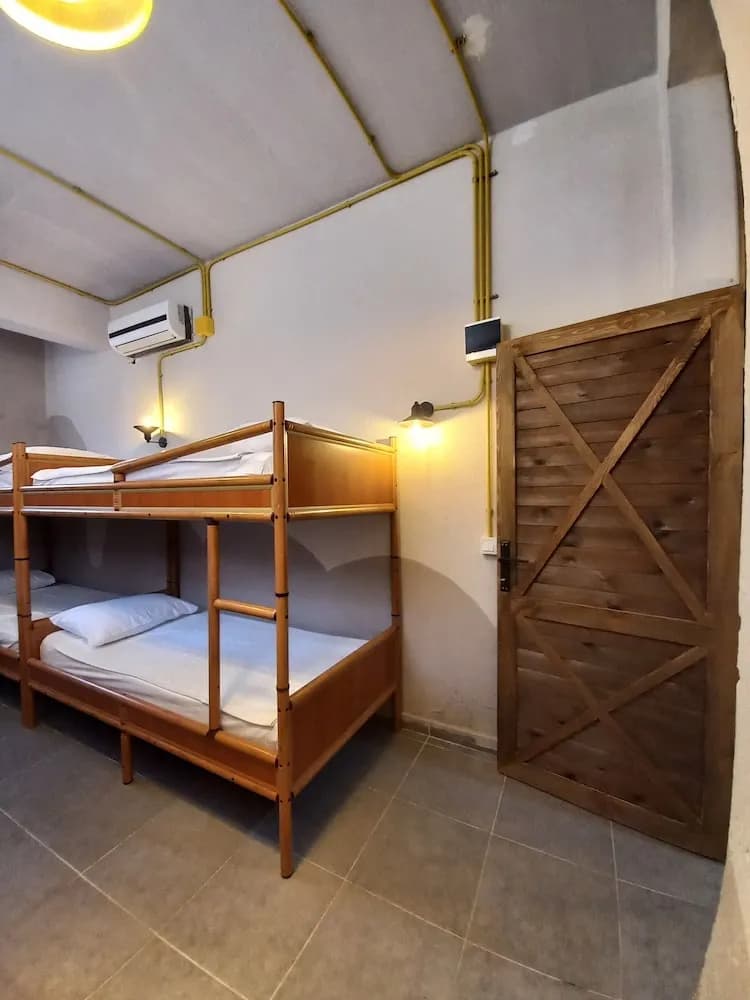 Berlin Hostel & Street