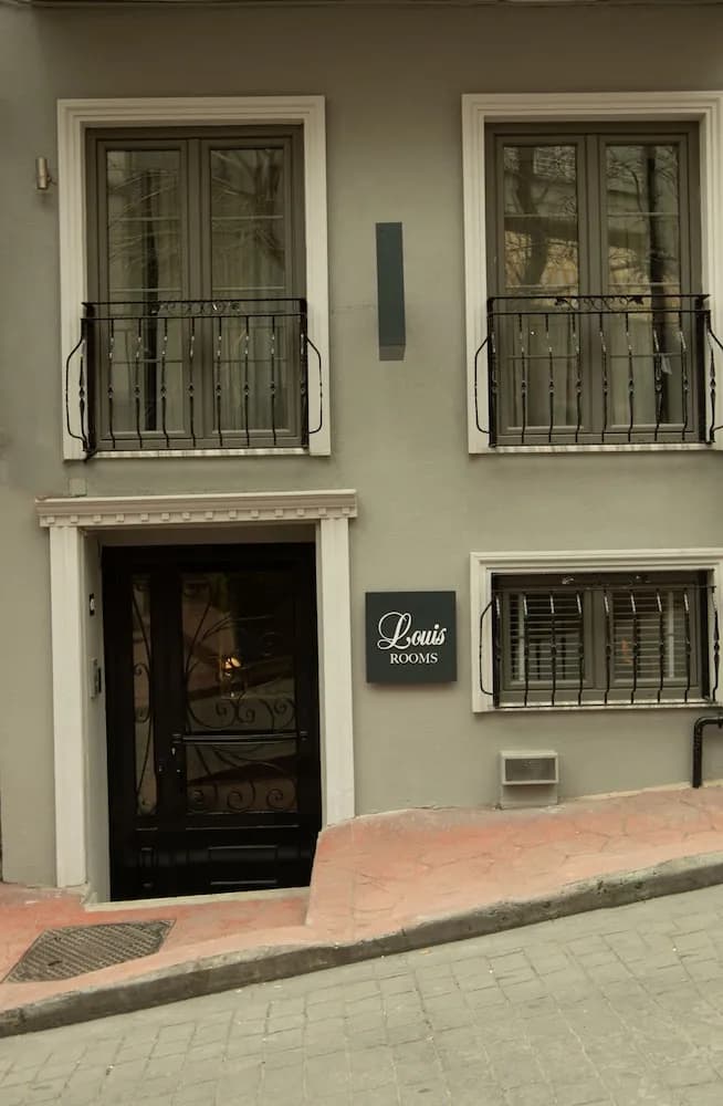 Konaklama yerinin ön cephesi