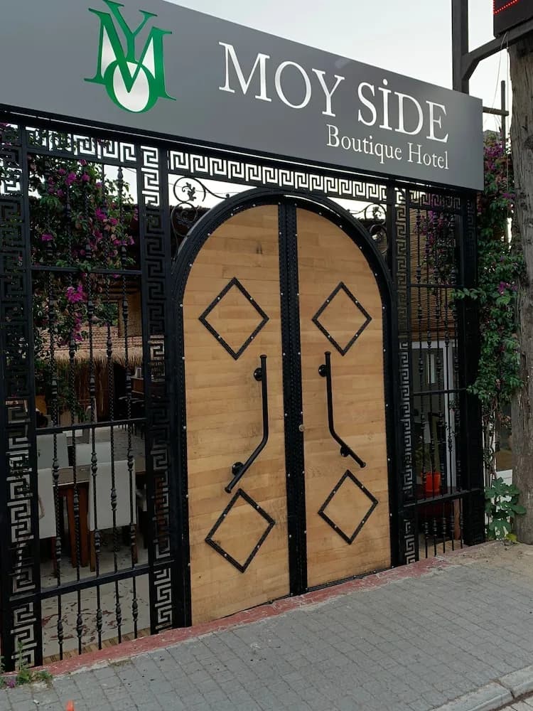 Konaklama yerinin ön cephesi