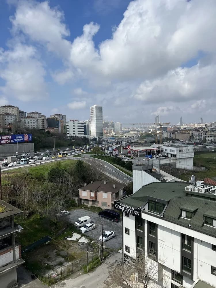 Konaklama yerinin ön cephesi