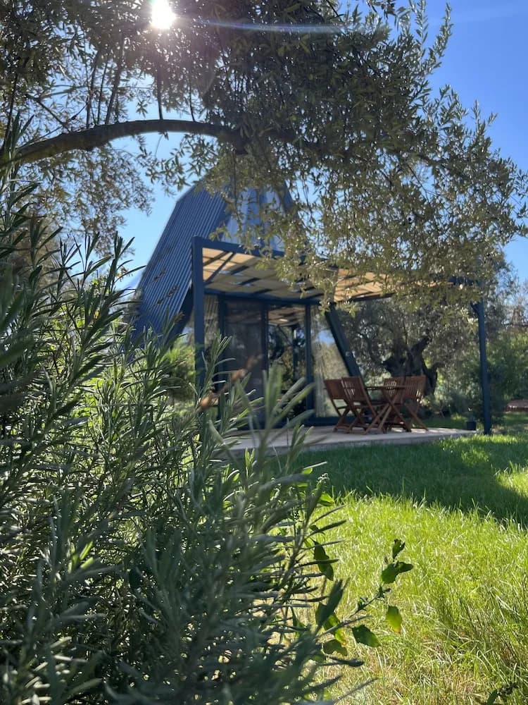 Konaklama yerinin ön cephesi