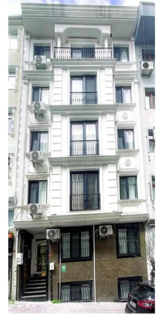 Konaklama yerinin ön cephesi