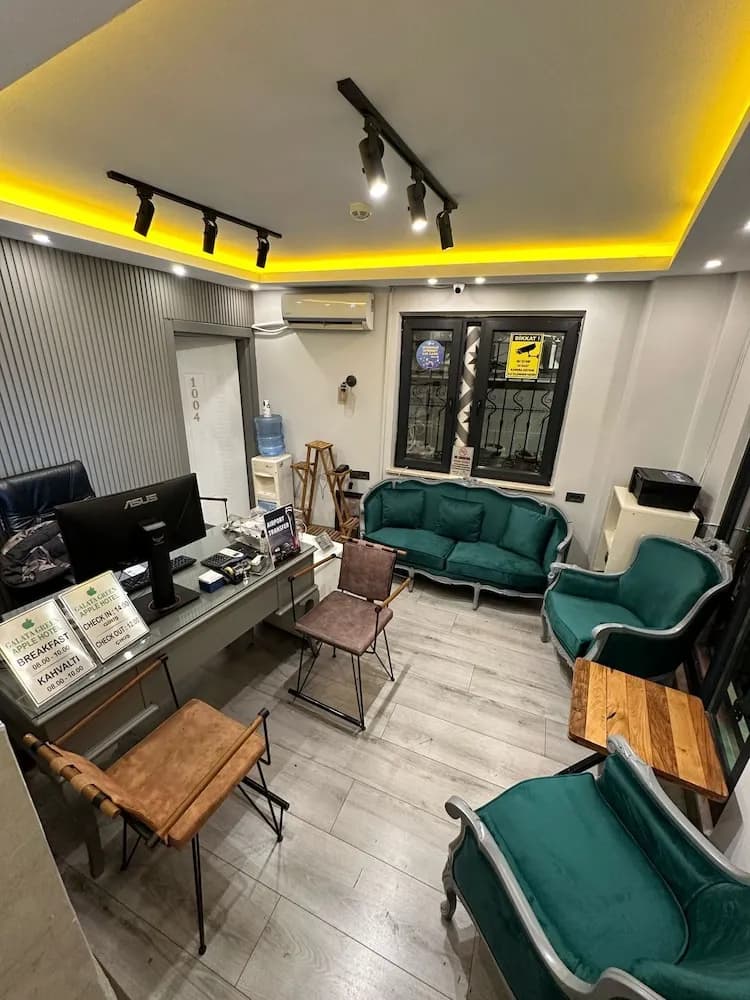 Galatagreenapple Hotel