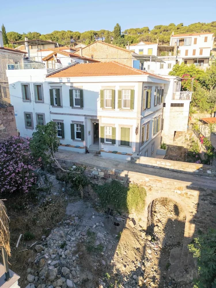 Lina Guest House