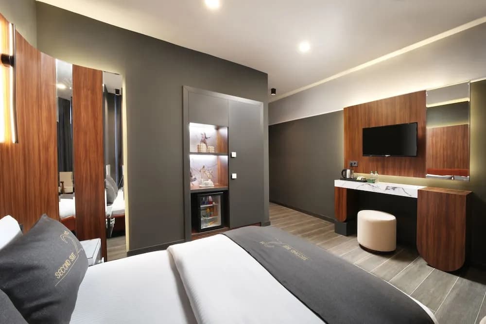 Second Suit Otel