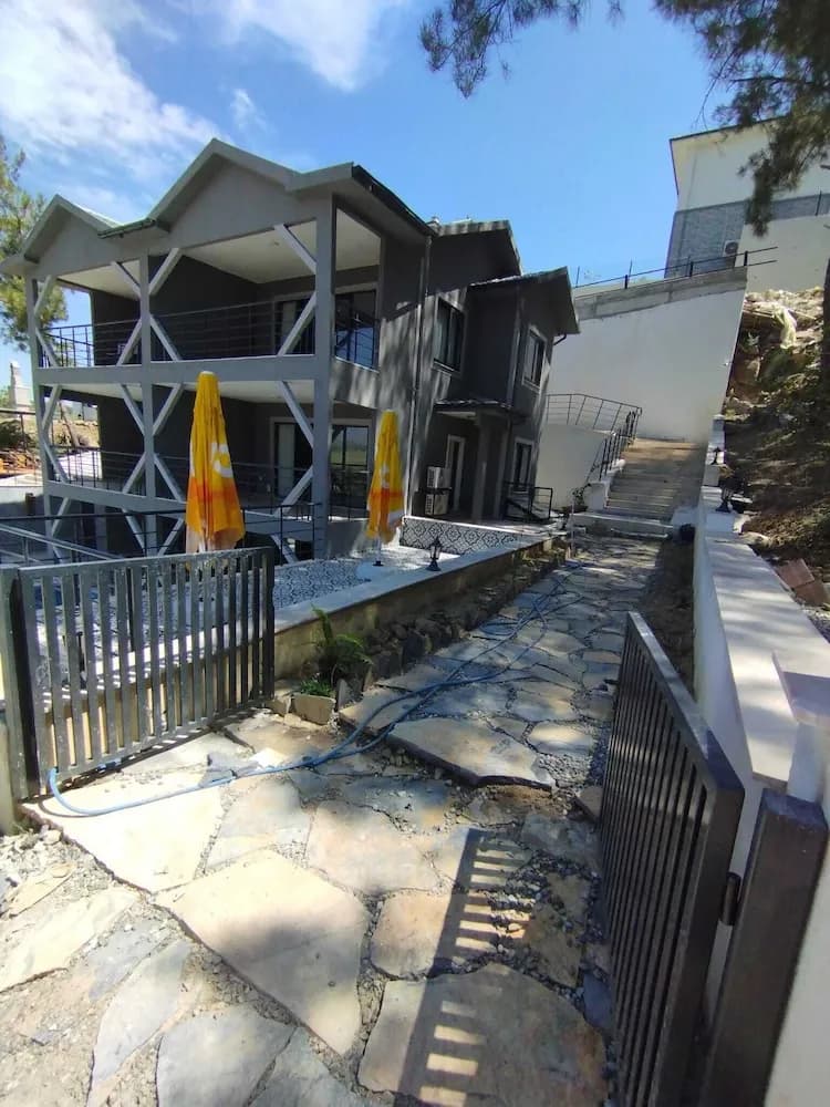 Konaklama yerinin ön cephesi