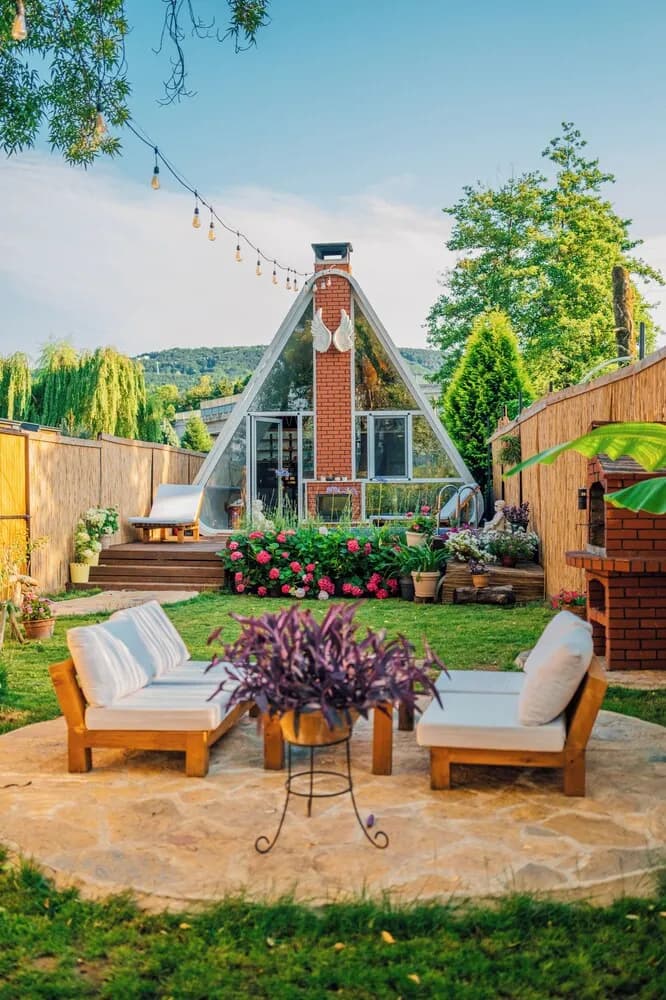 Konaklama yerinin ön cephesi