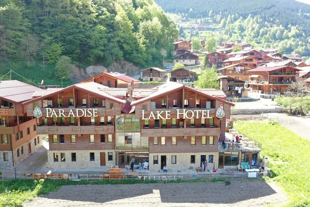 Paradise Lake Hotel
