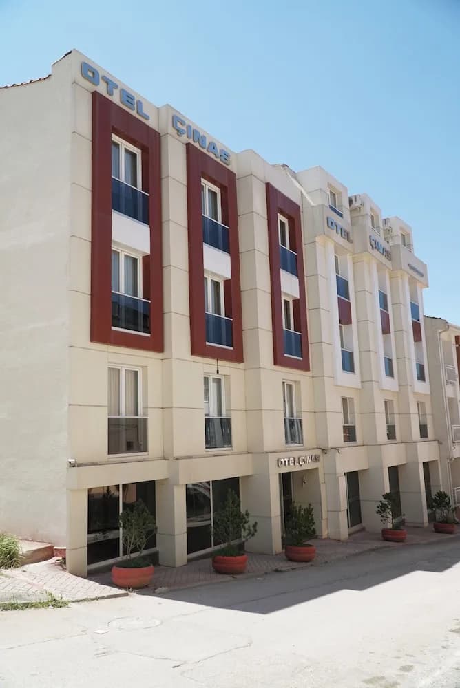 Otel Çınas