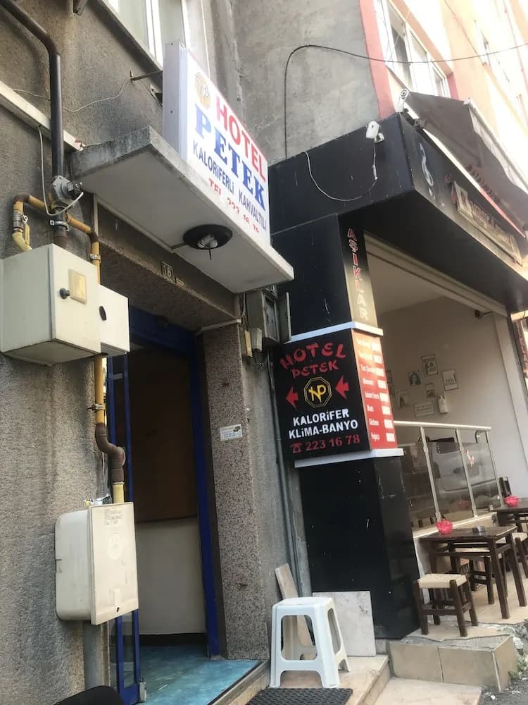 Petek Hotel