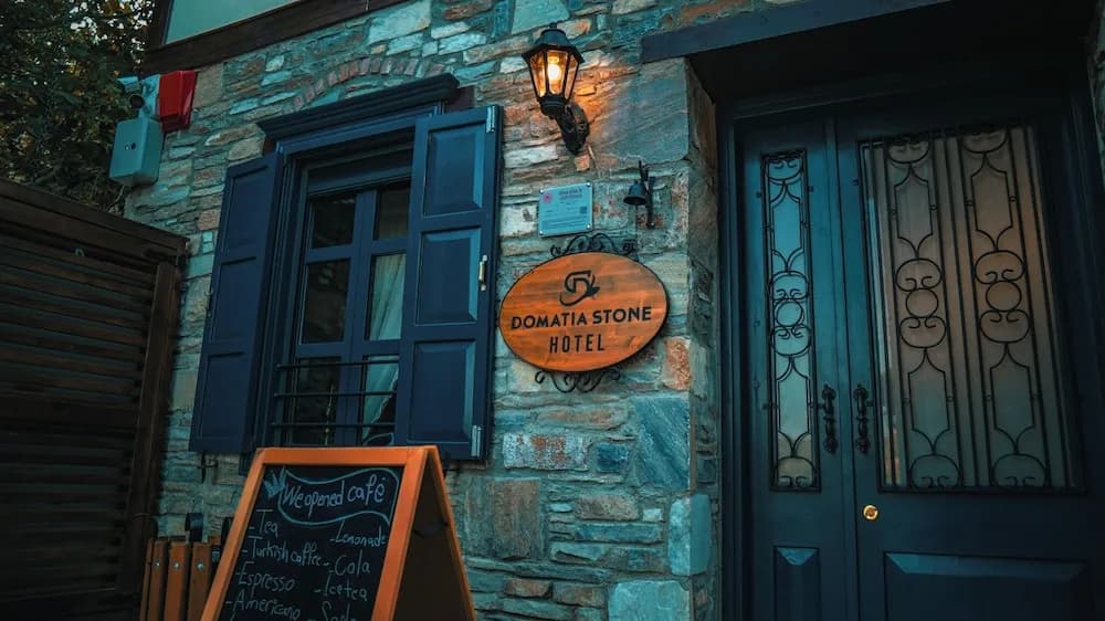 Konaklama yerinin ön cephesi