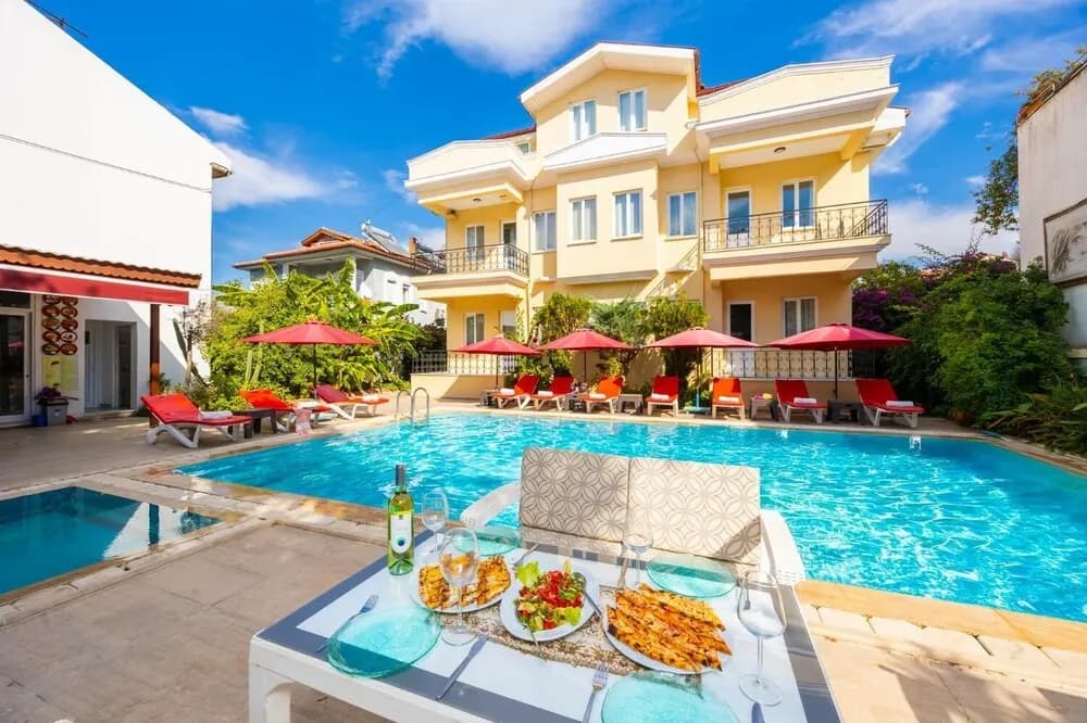 Konaklama yerinin ön cephesi