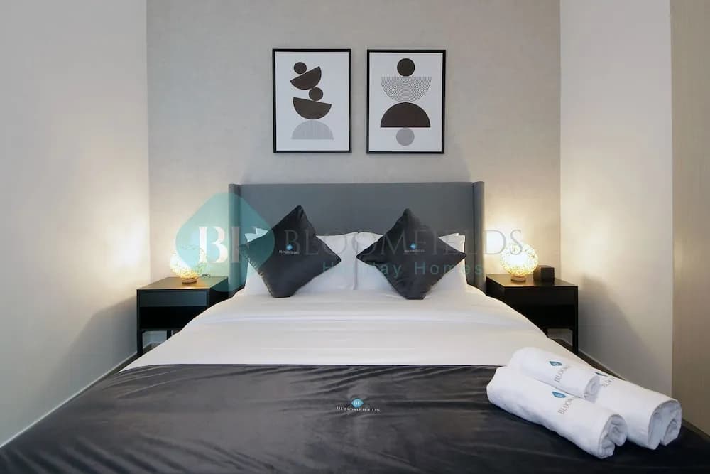 Stunning canal view apartment Yas island