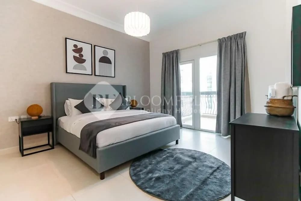 Golf course view, stylish 2BR
