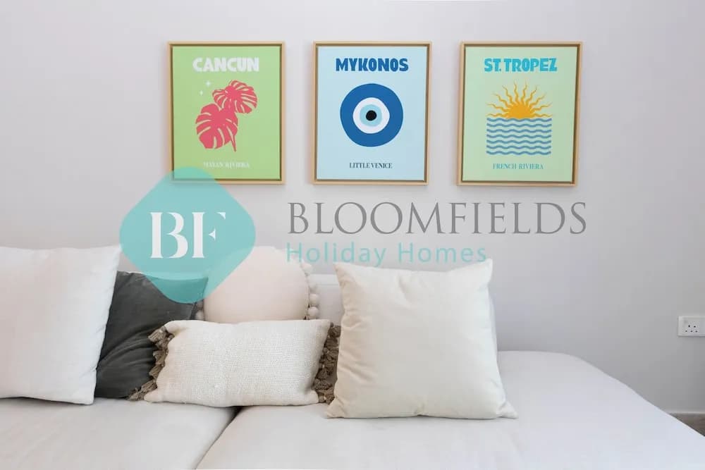 Bloomfields stunning STU In Water Edge