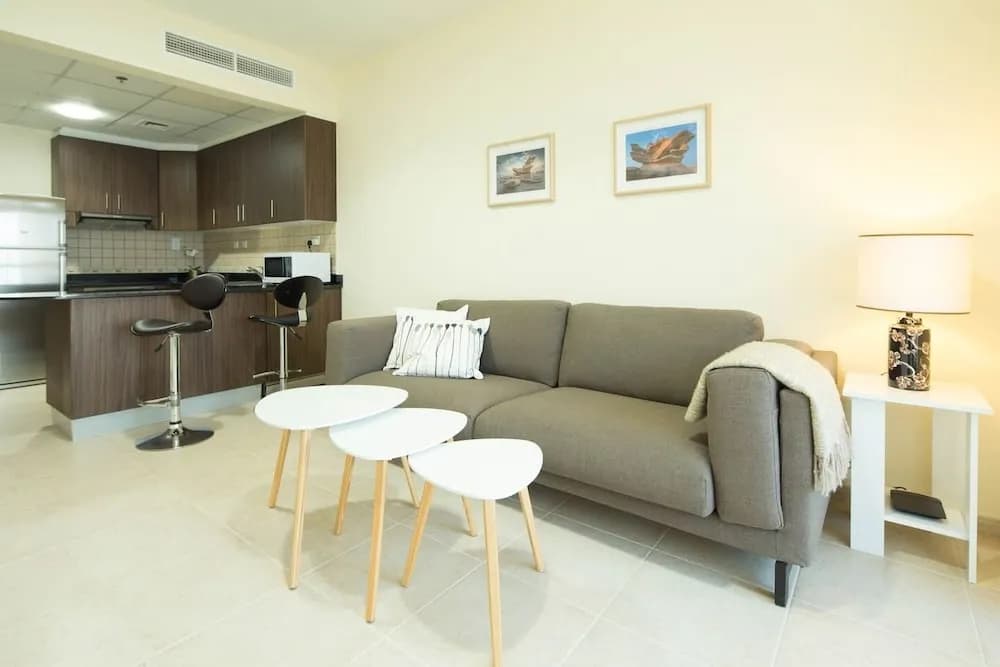 Light & Contemporary 1BR in Marina - Sea Views!