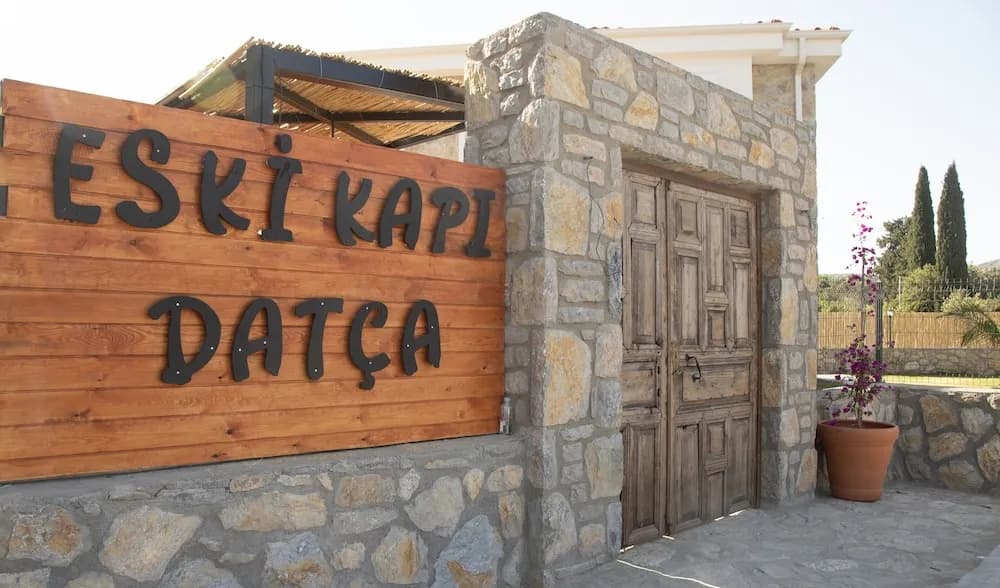 Konaklama yerinin ön cephesi