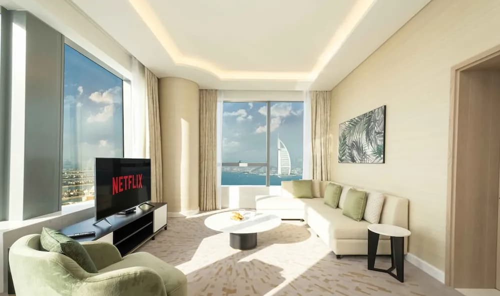 LUX Iconic Views at The Palm Tower 6