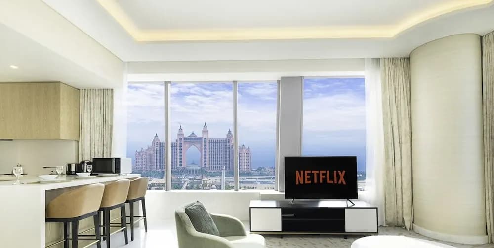 LUX Iconic Views at The Palm Tower 5