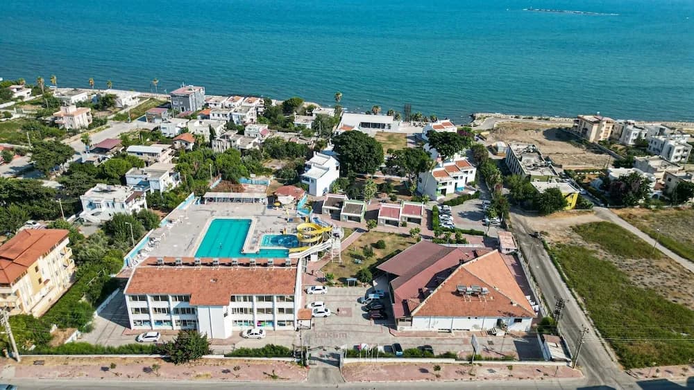 BLACKSTONE BEACH HOTEL