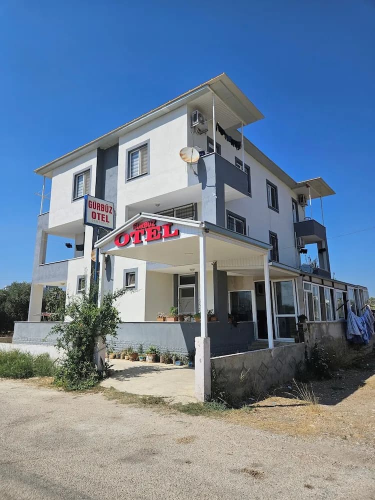 Konaklama yerinin ön cephesi