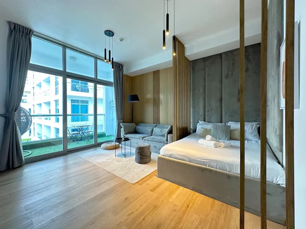 Ultra Luxury Flat Fully Upgrade &Balcony