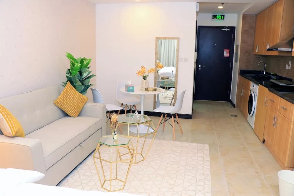Cosmos Living - Goldcrest Views1
