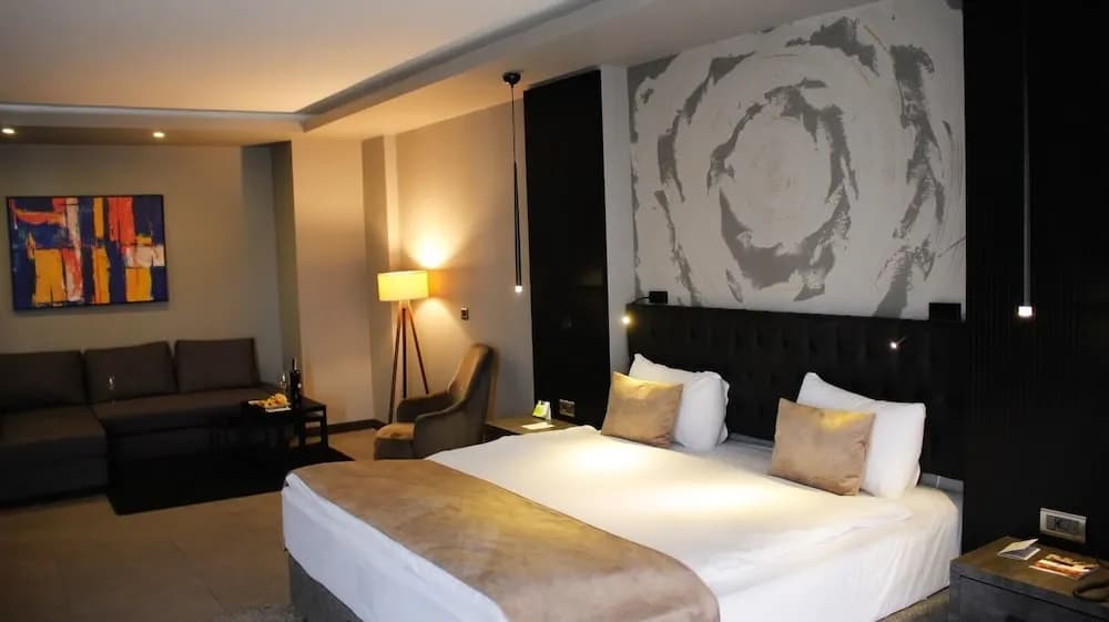 RYS Hotel & Restaurant