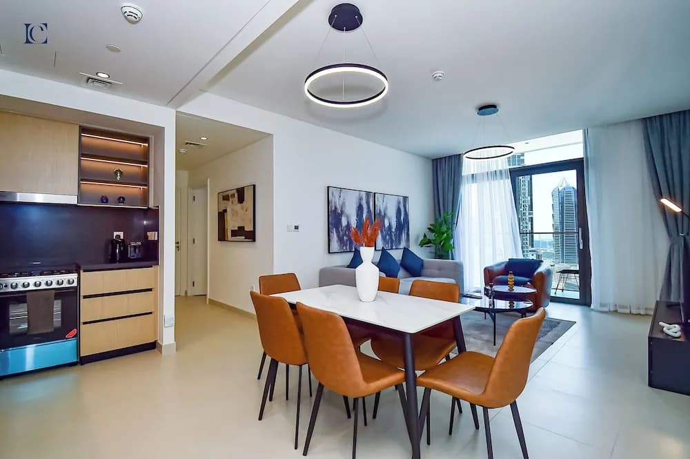 2bedroom Apt in Burj Crown