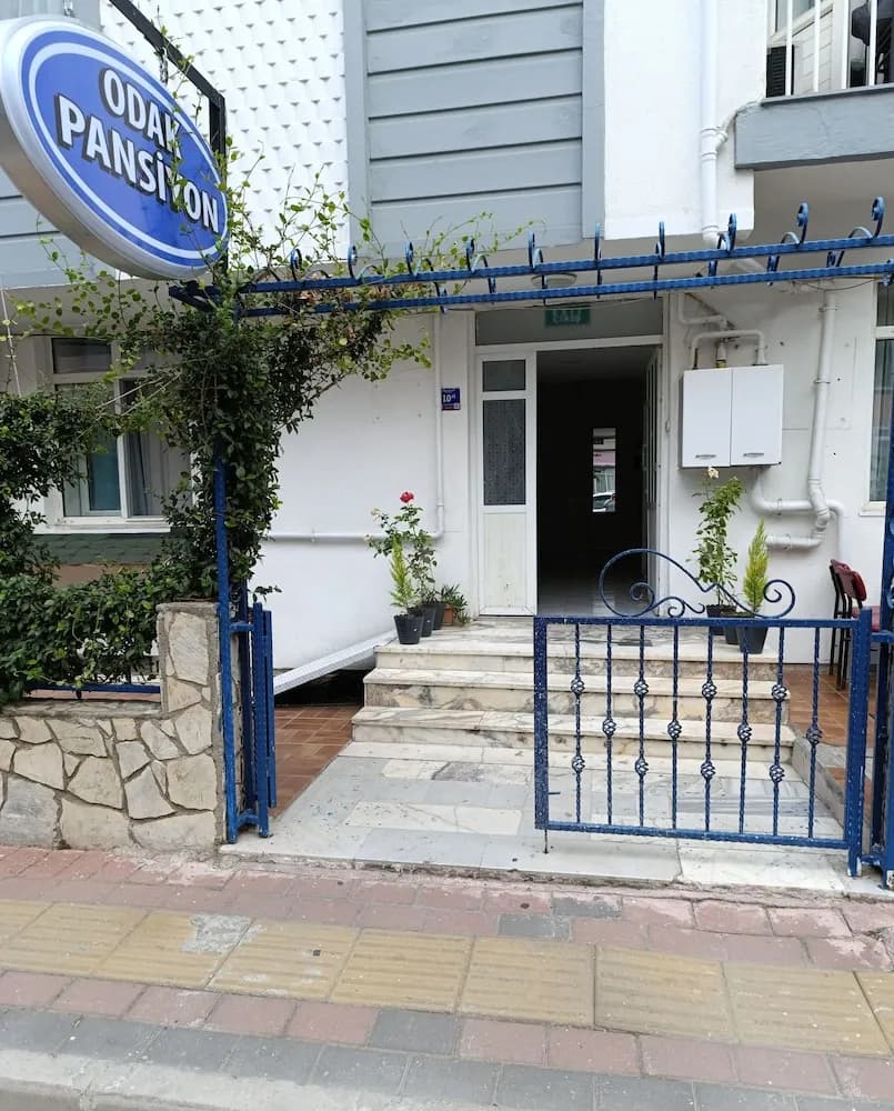 Konaklama yerinin ön cephesi