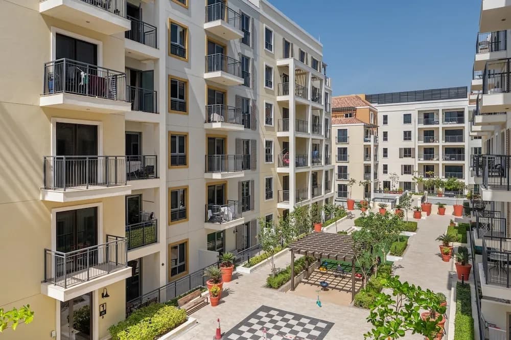 La Mer La Cote Bldg 2bdrms and Pool