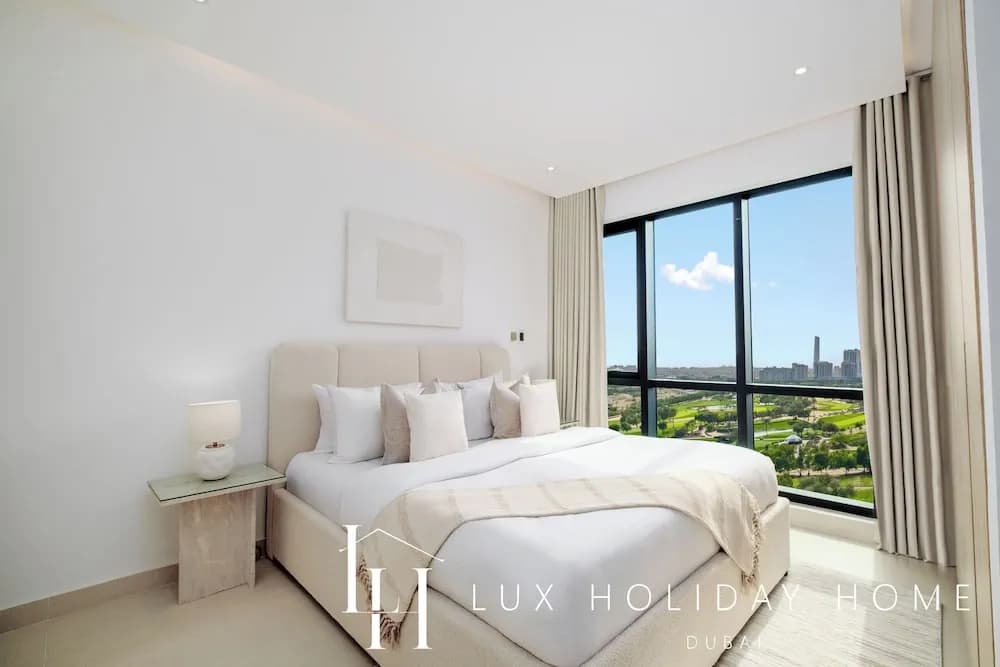 LUX The Modern Golf Skyline Suite