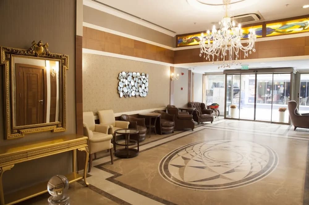 Crestium Hotel Premium Square