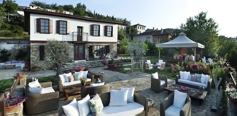 Güllü Konakları
