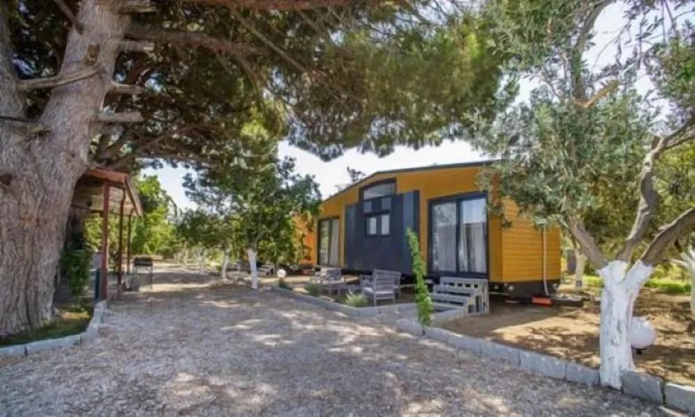 Konaklama yerinin ön cephesi