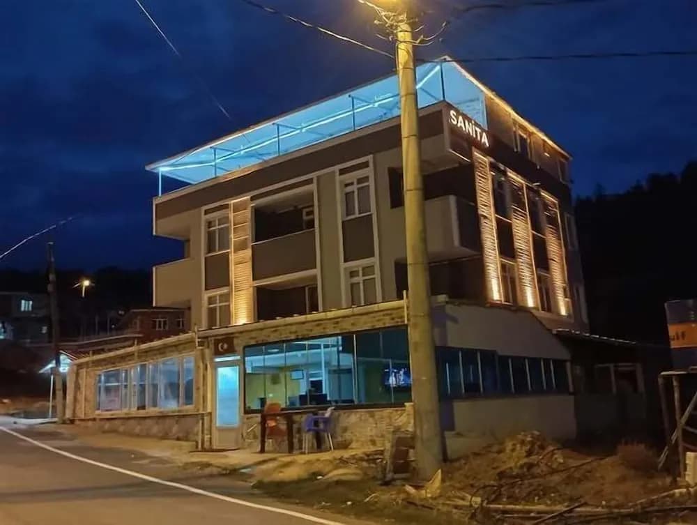 Konaklama yerinin ön cephesi