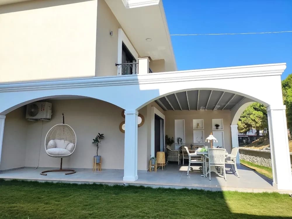 Konaklama yerinin ön cephesi