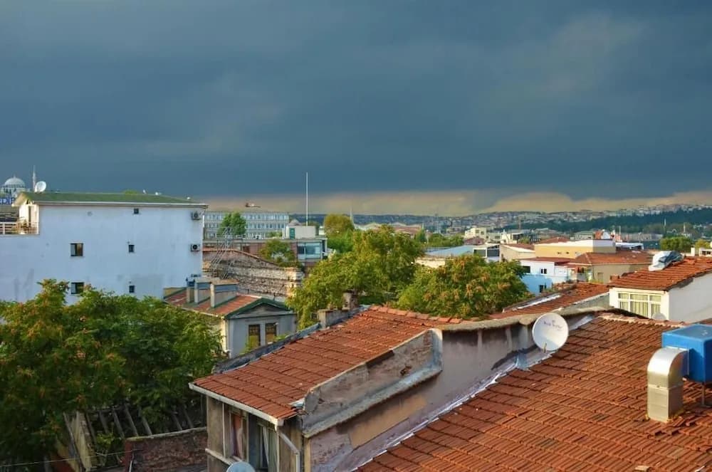 Konaklama yerinden şehir manzarası