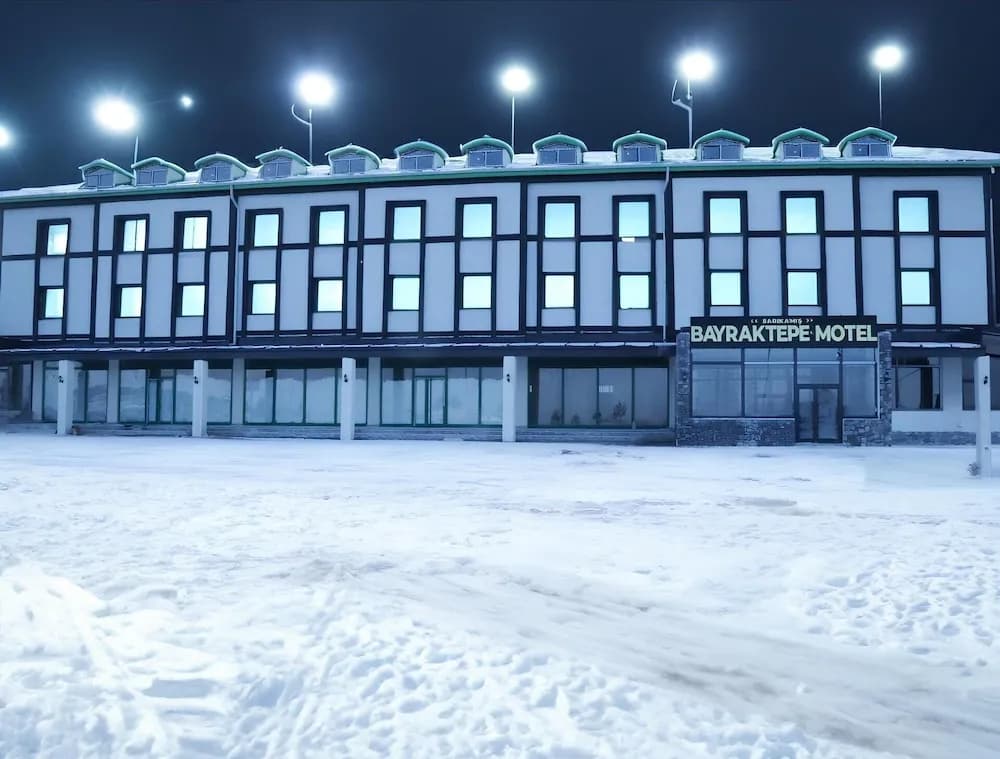 Bayraktepe Snow Hotel