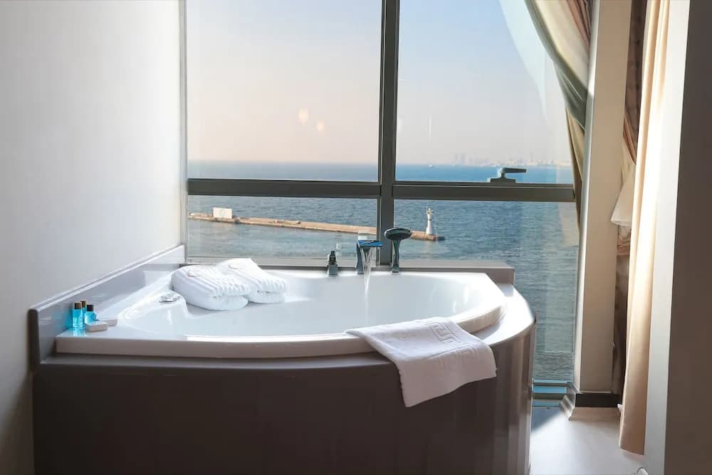 Pasaport Pier Hotel