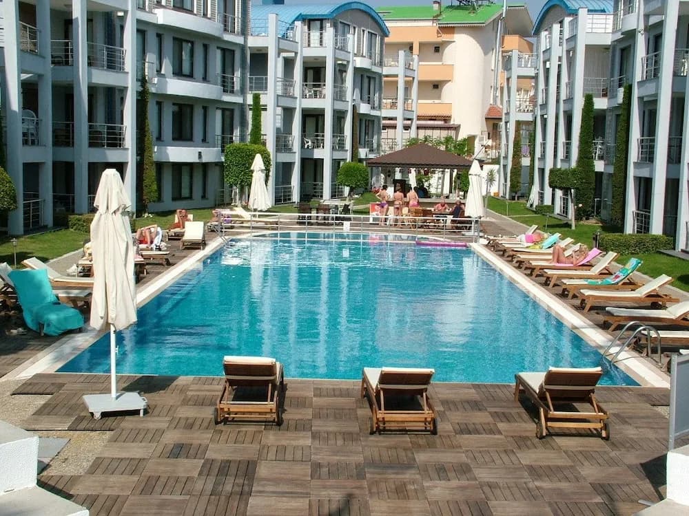 Side Garden Residence