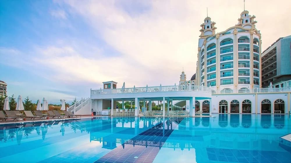 J'adore Deluxe Hotel & Spa