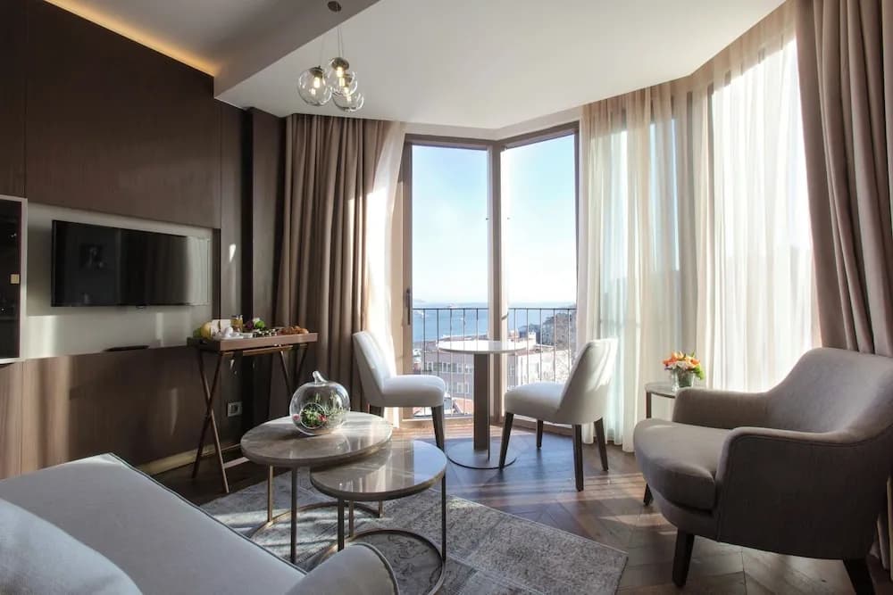 Noble22 Suites
