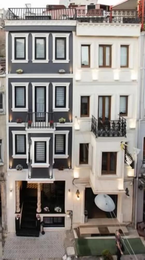 Taksim Doorway Suites