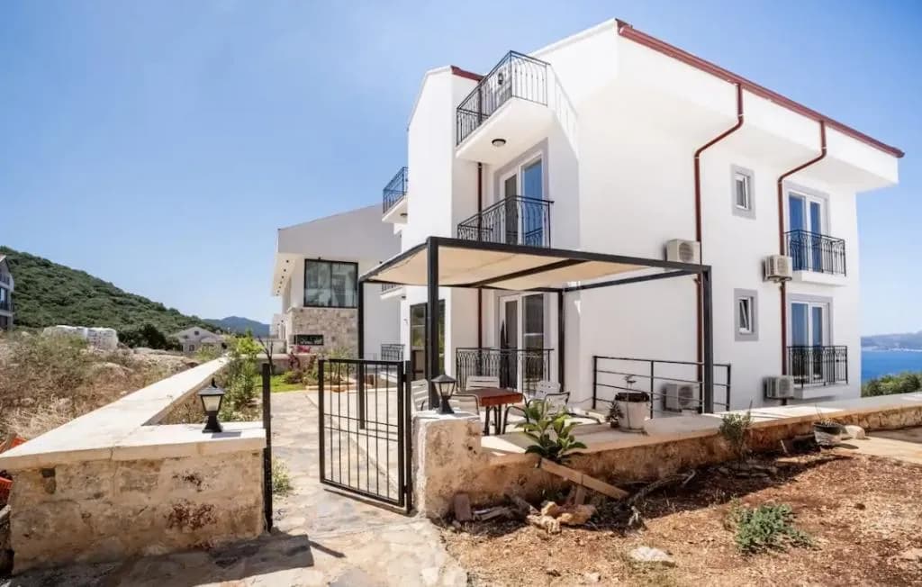 Kaş Eylül Suit Apart