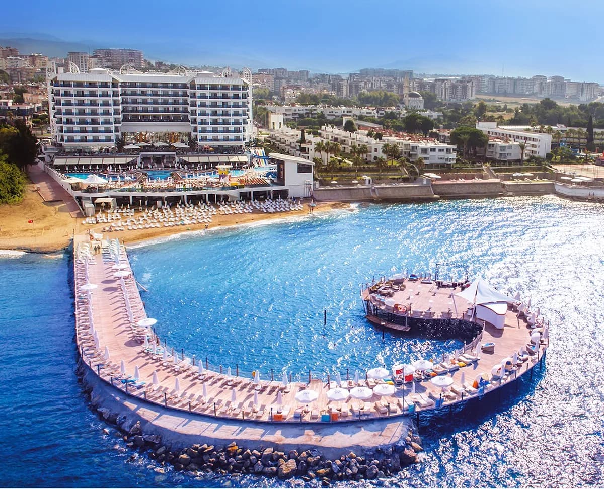Azura Deluxe Resort & Spa