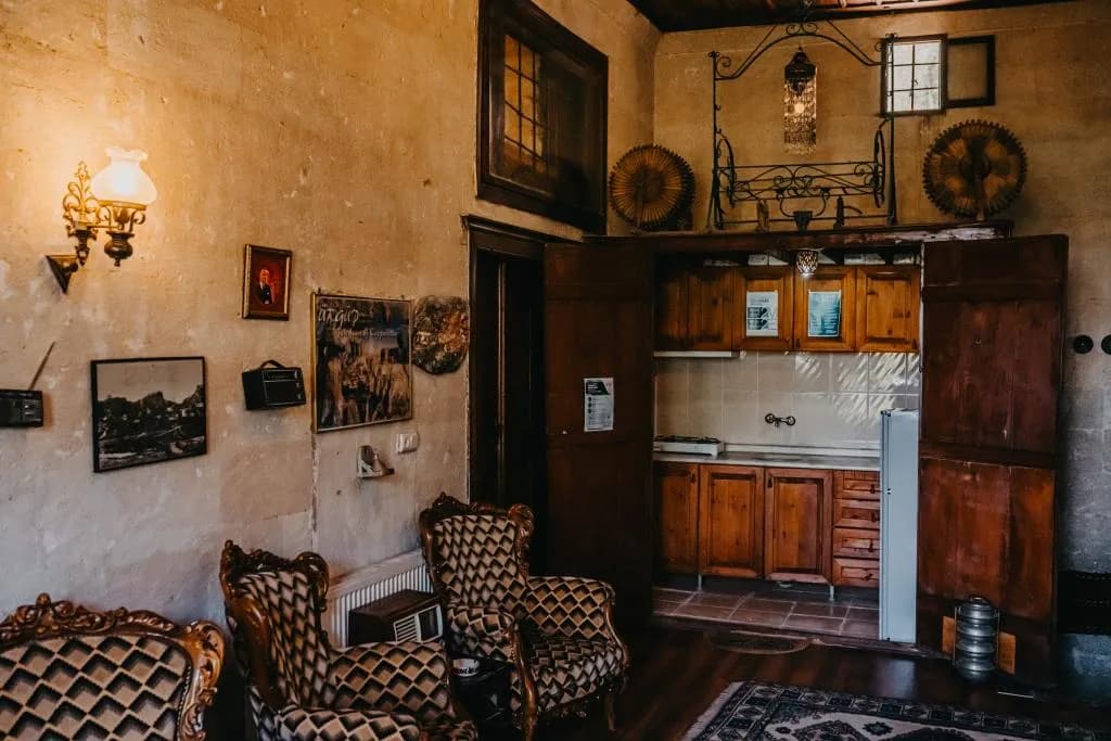 Born Hotel