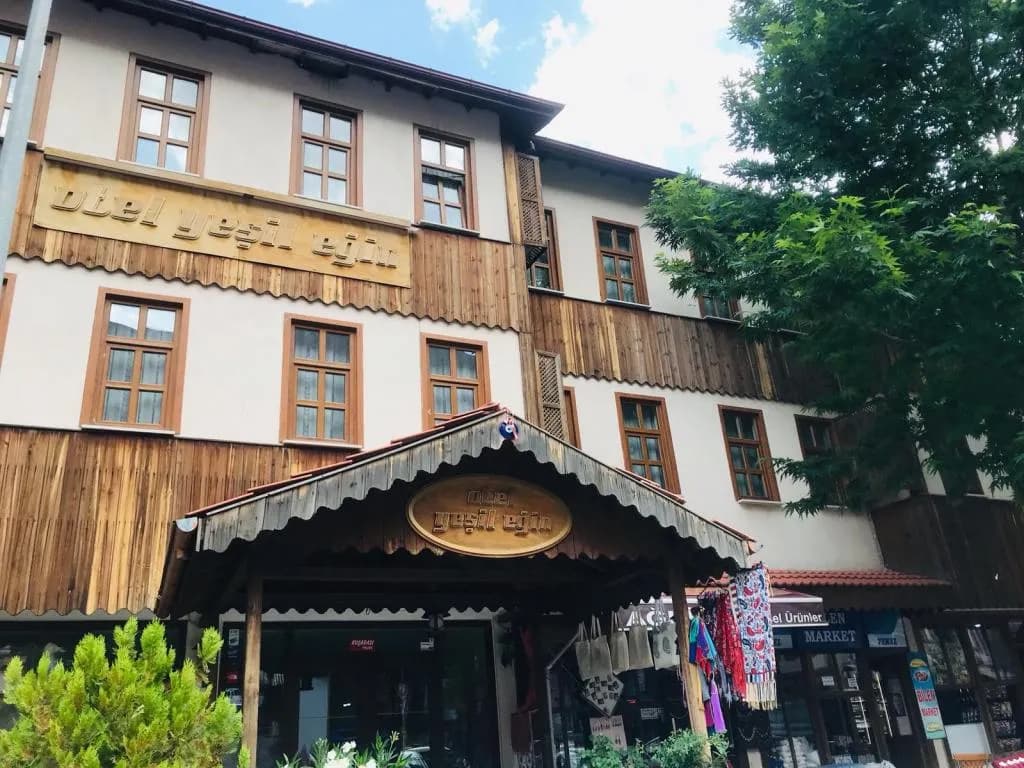 Otel Yeşil Eğin