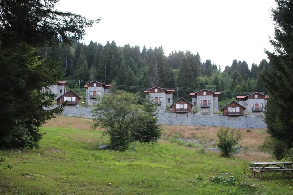 Karlıbel Armutalan Yayla Evleri