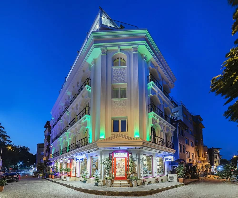 The Magnaura Palace Hotel